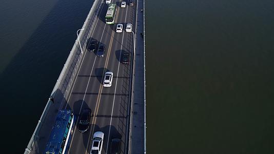 橘子洲大桥4K航拍慢镜头视频视频的预览图