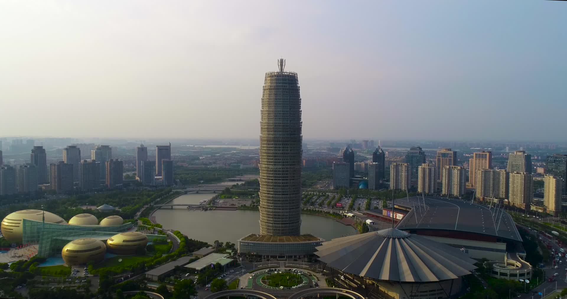 大气震撼的郑州玉米楼写字楼亭亭玉立视频的预览图