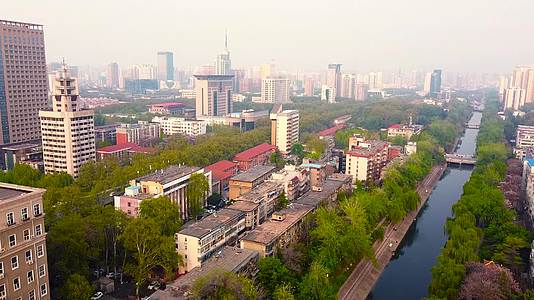 航拍郑州二七区城市建筑风貌视频的预览图