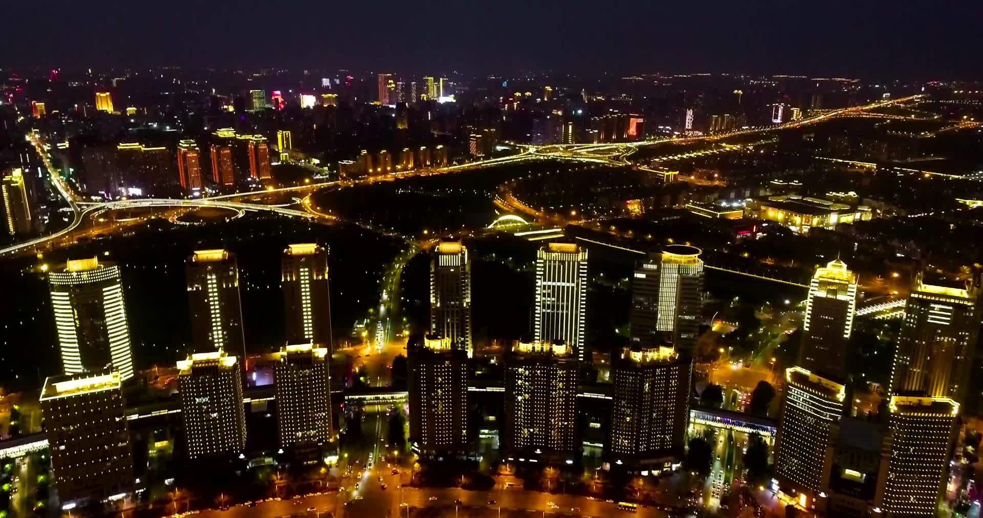 航拍郑州CBD附近建筑夜景视频的预览图