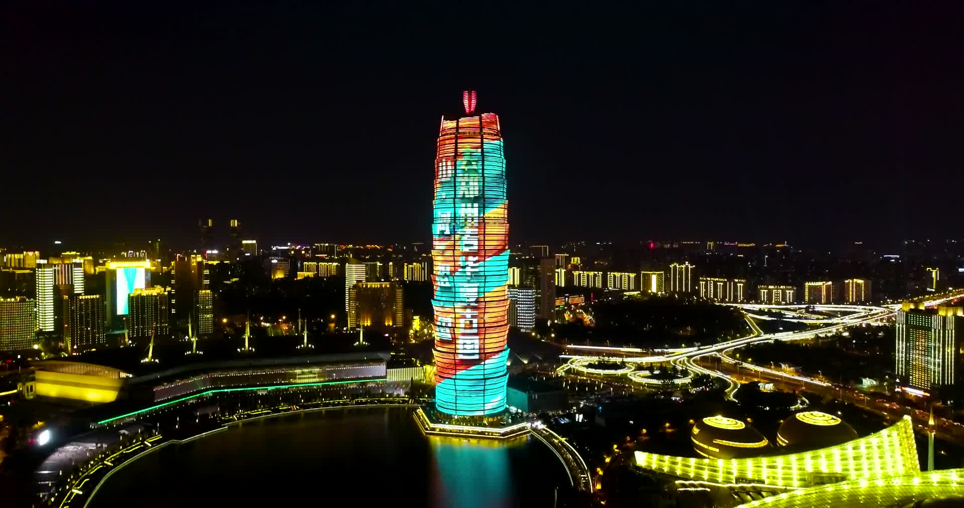 航拍俯瞰郑州玉米楼唯美灯光秀视频的预览图