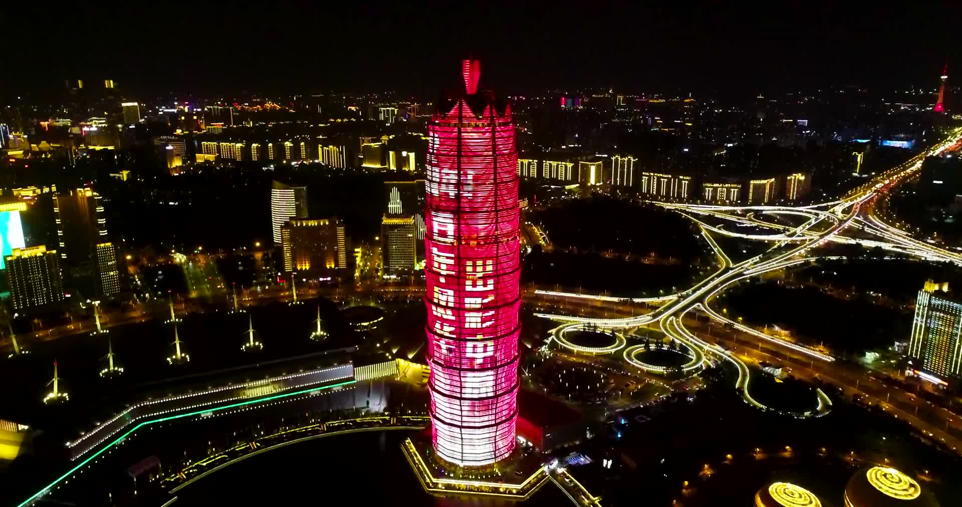航拍郑州玉米楼红色唯美灯光秀视频的预览图