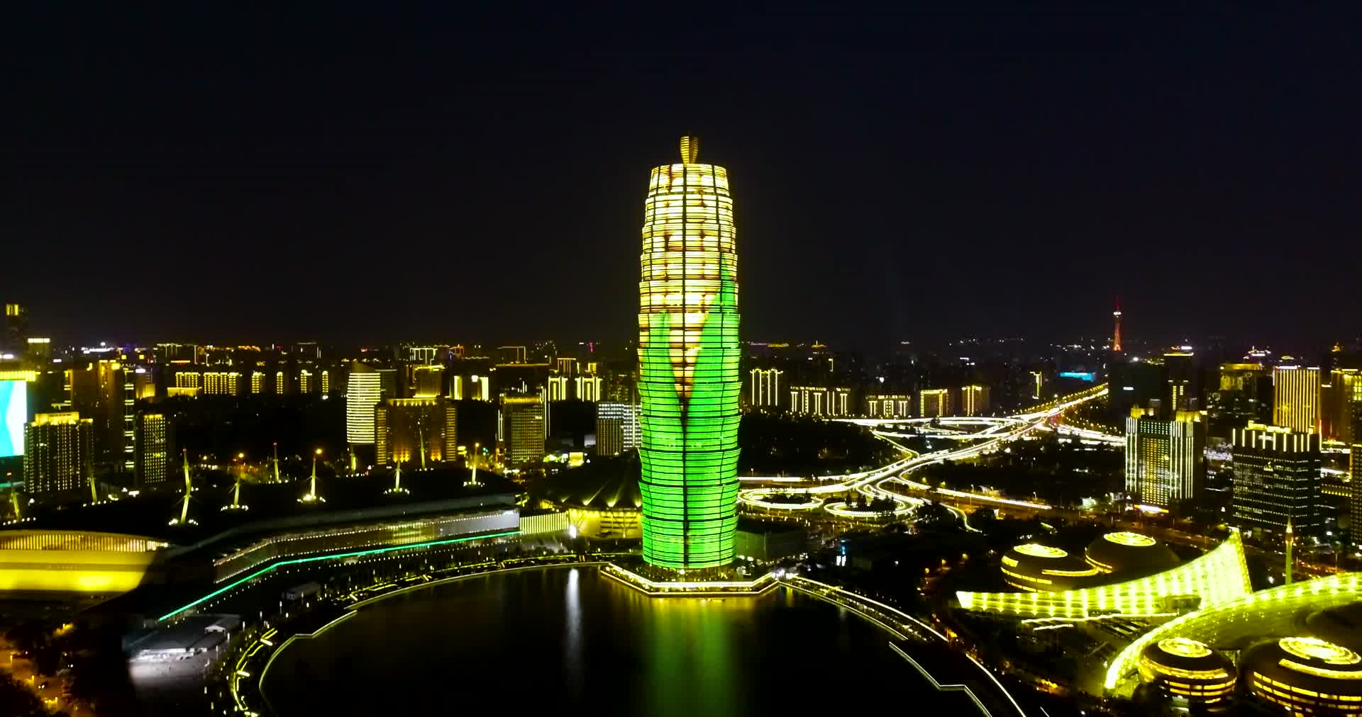 航拍环绕郑州玉米楼唯美灯光秀视频的预览图