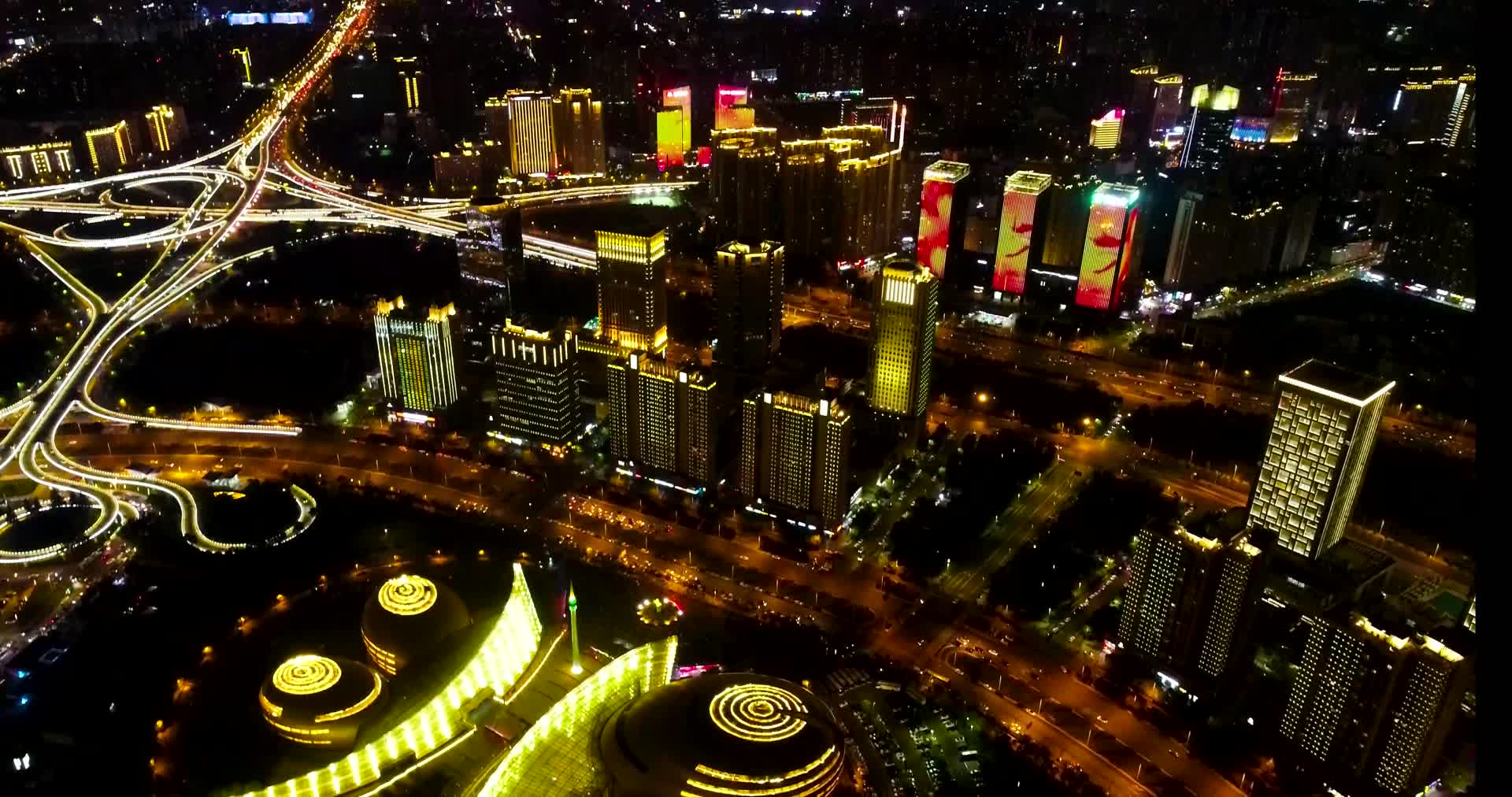 航拍郑州玉米楼附近灯光夜景视频的预览图