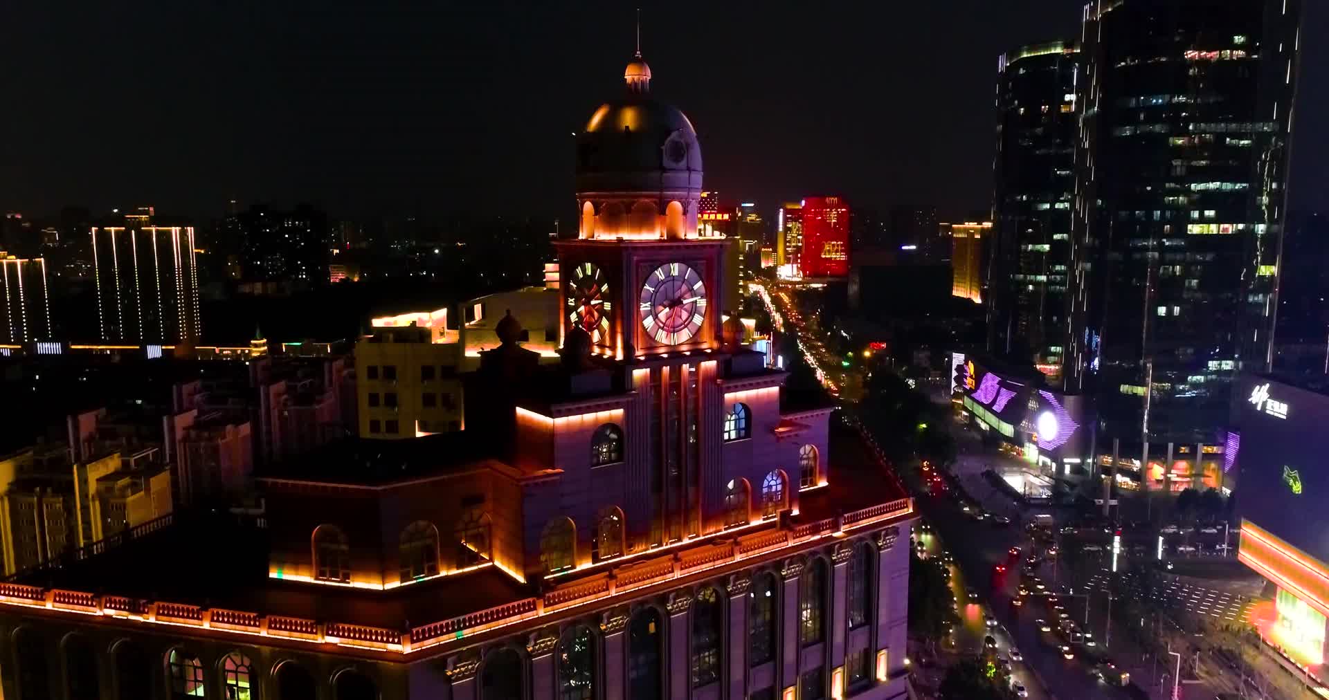 航拍环绕郑州正弘城对面交银大厦夜景视频的预览图
