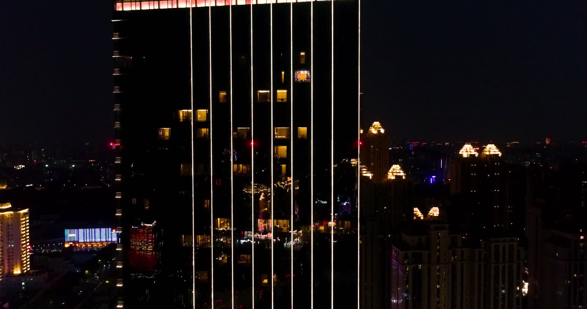 航拍郑州正弘城魔幻大楼城市夜景视频的预览图