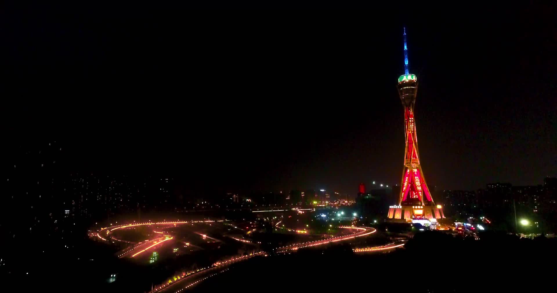 航拍郑州中原福塔唯美灯光夜景视频的预览图