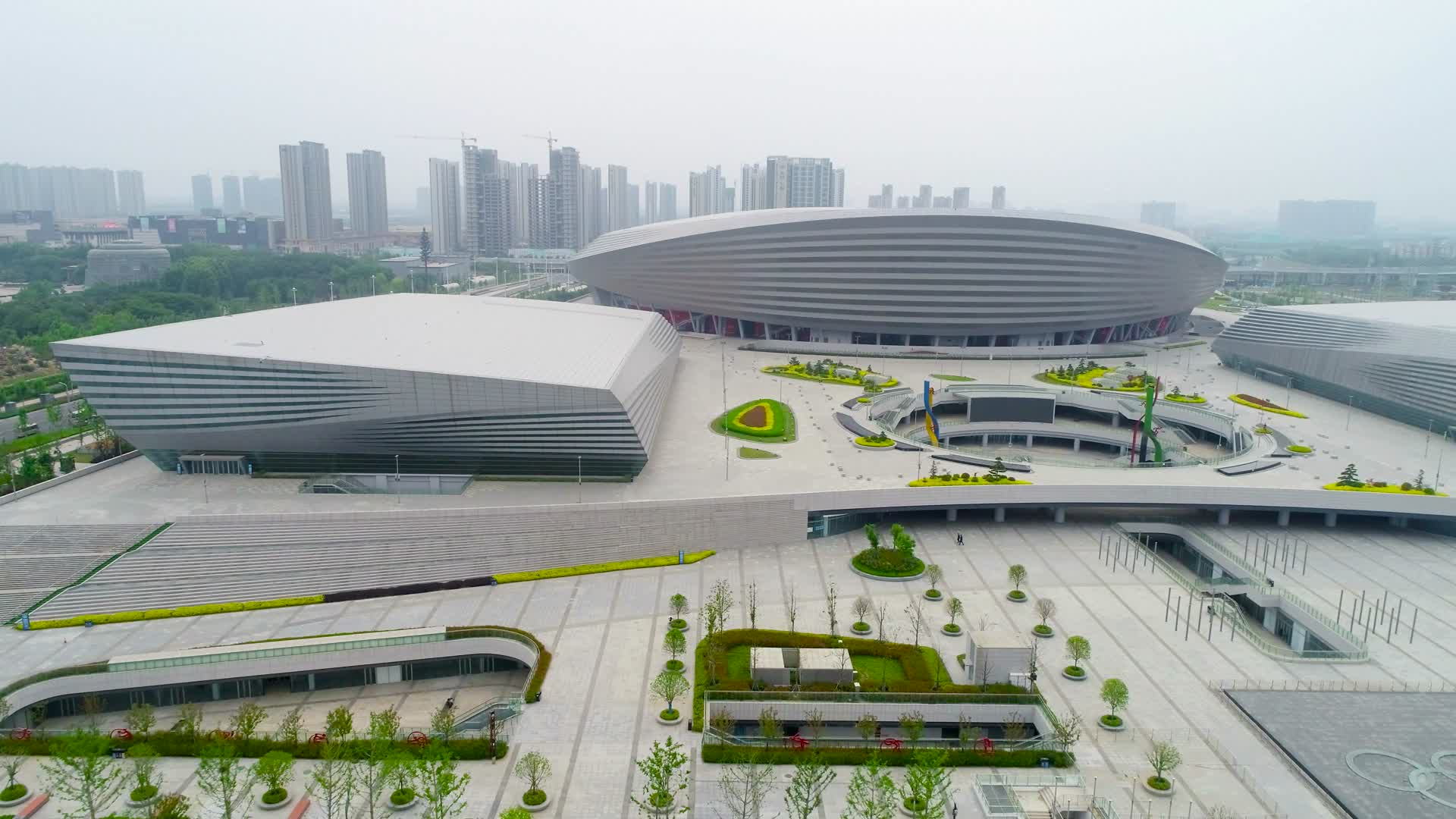 航拍郑州奥体中心风光全景视频的预览图