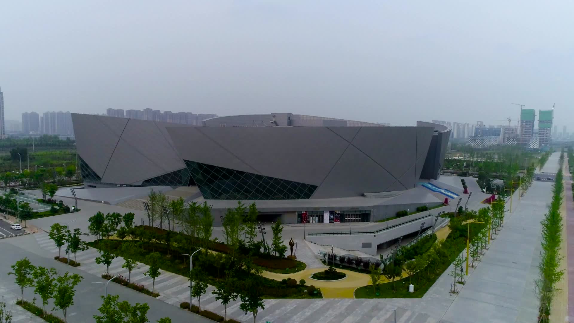 航拍郑州大剧院唯美景色视频的预览图