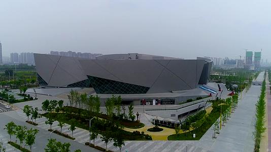 航拍郑州大剧院唯美景色视频的预览图