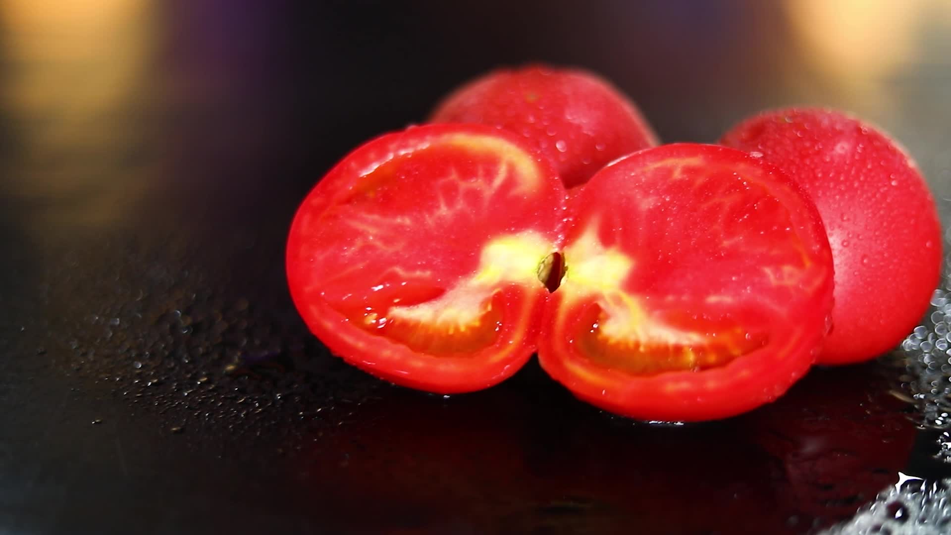蔬菜水果鲜嫩多汁西红柿视频的预览图