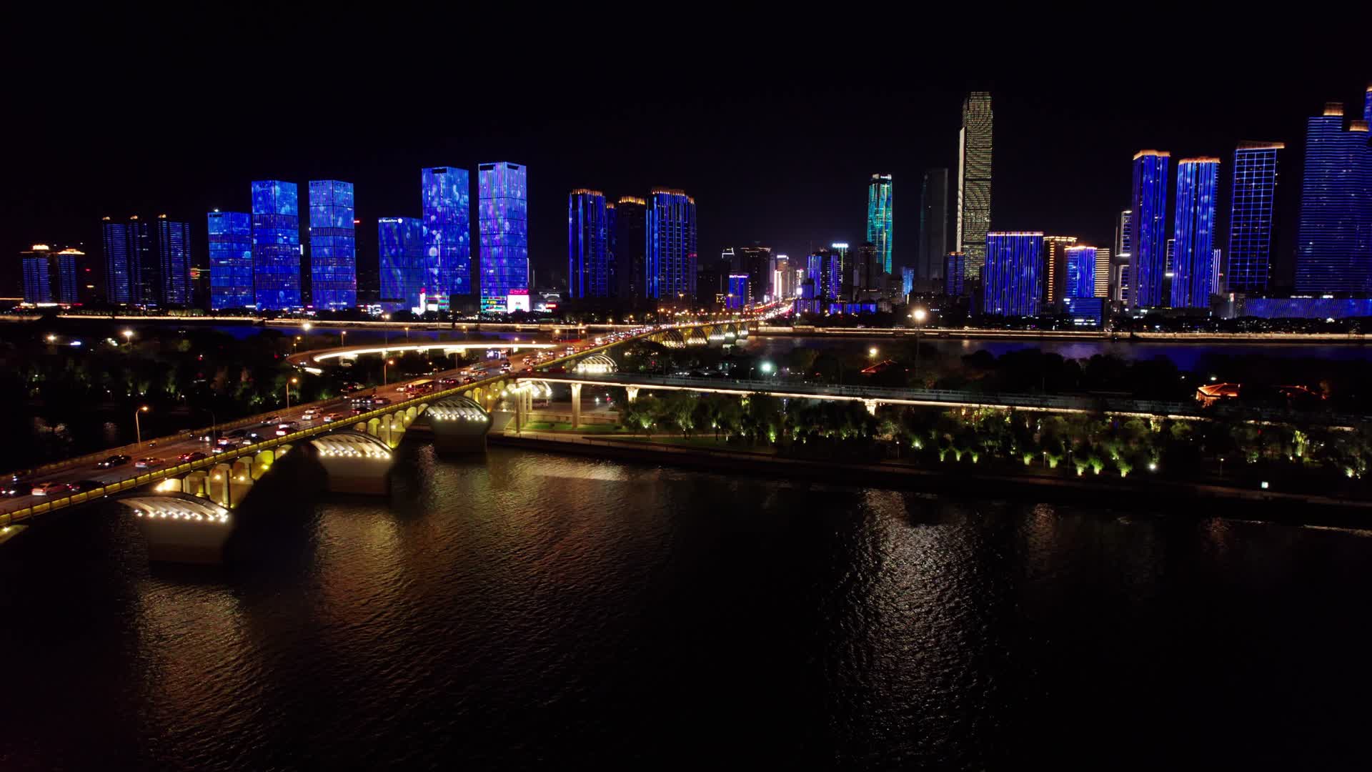 4K航拍城市橘子洲大桥夜景视频视频的预览图