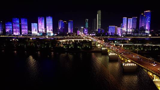 4K航拍橘子洲大桥夜景城市视频视频的预览图