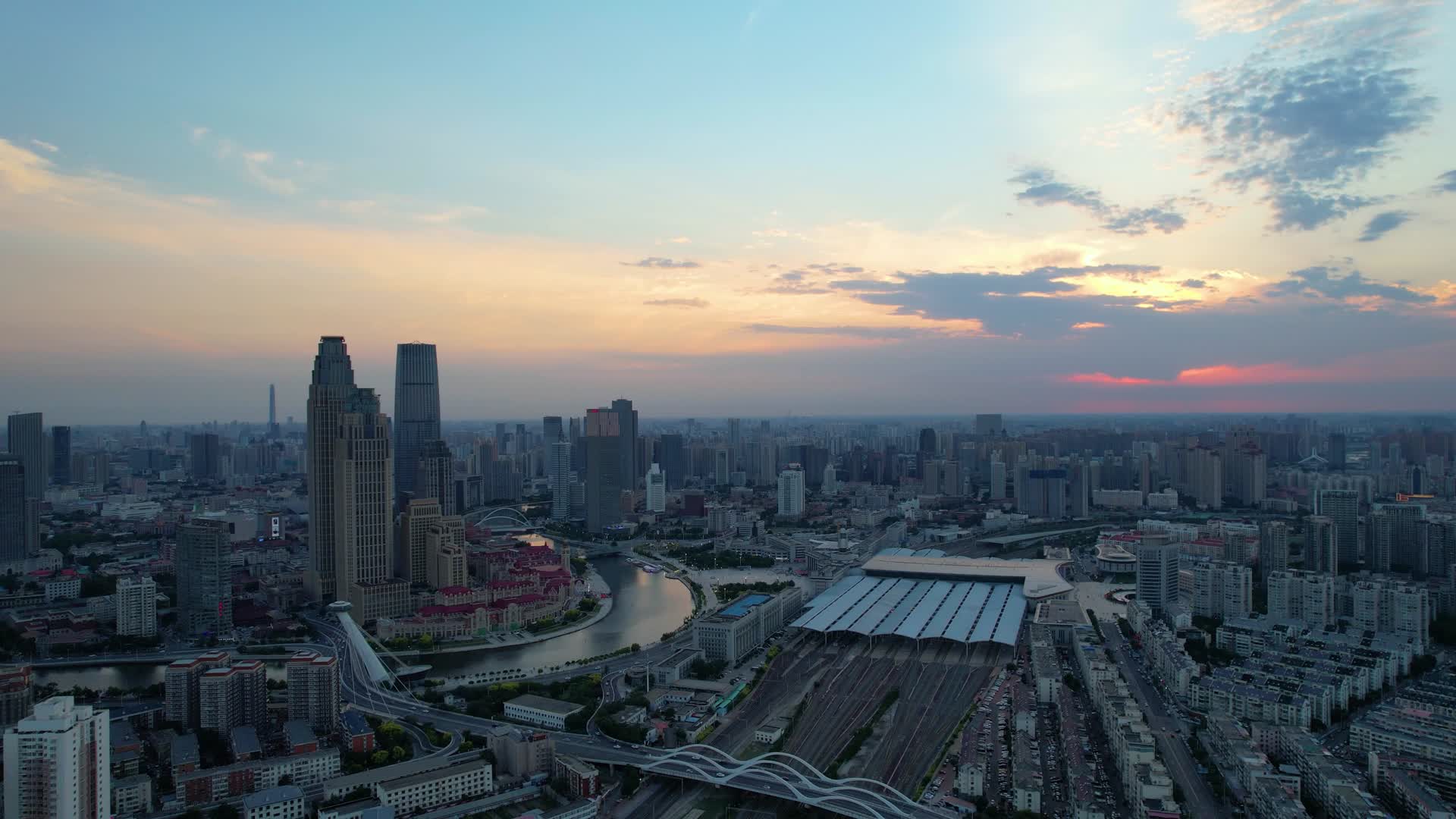 天津傍晚天空城市建筑高楼航拍视频的预览图
