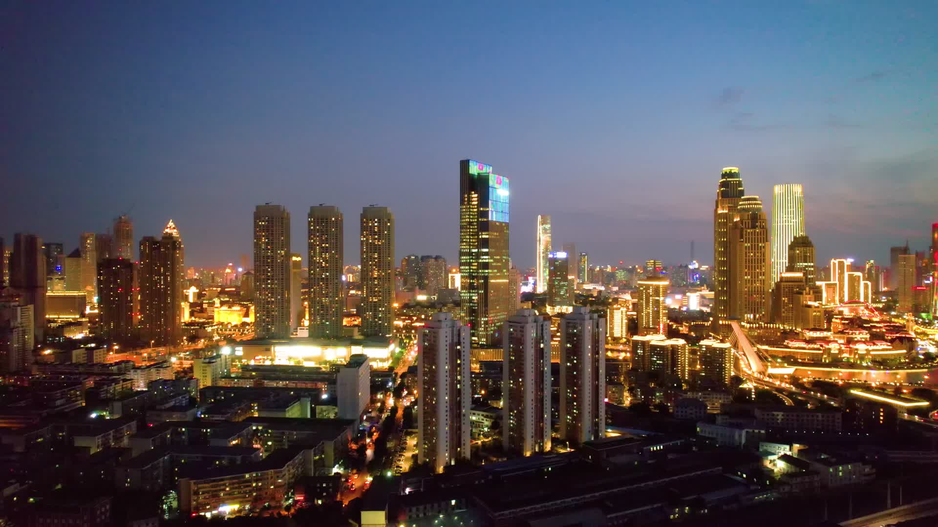 天津夜晚城市风光4k航拍视频的预览图