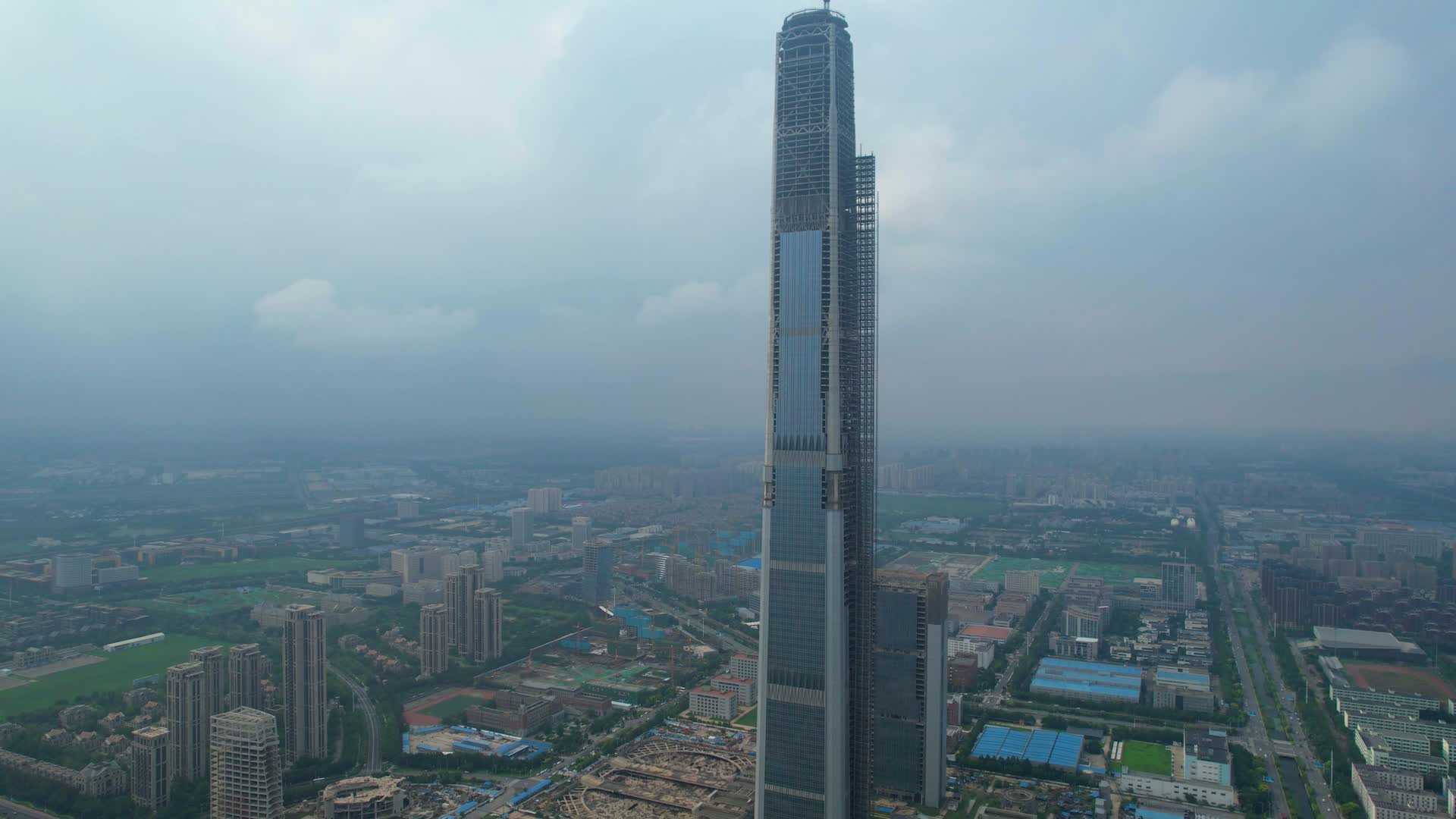 航拍天津117大厦视频的预览图