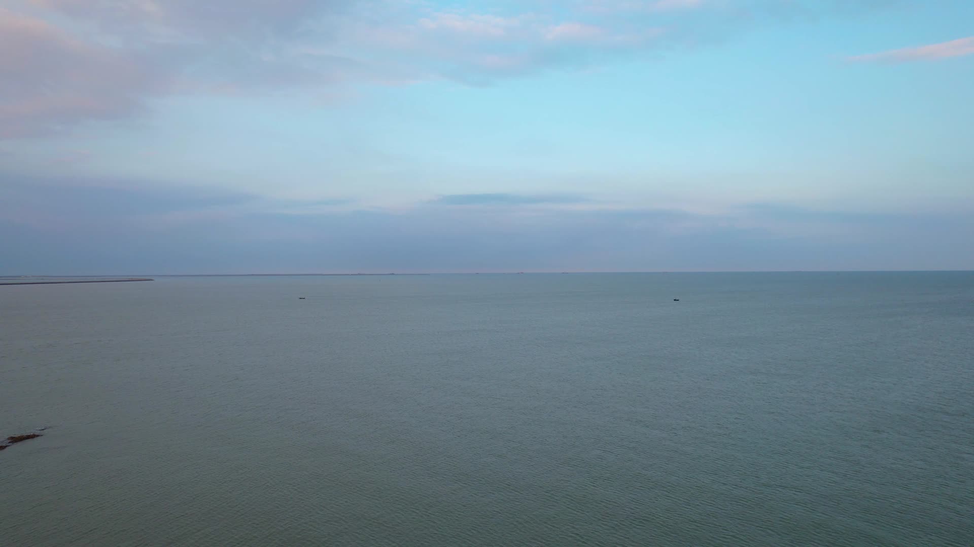航拍海面水平线视频的预览图