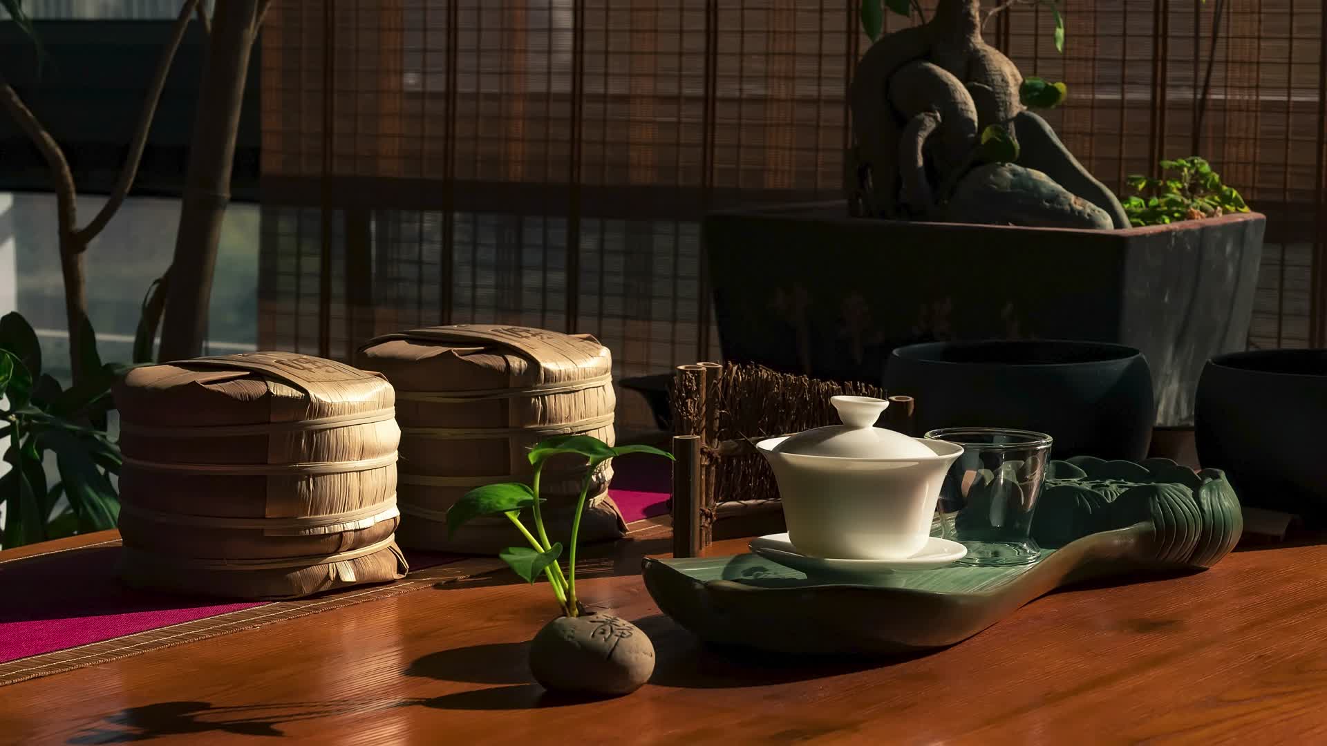 茶室悠闲下午时光整提普洱茶饼笋叶包装视频的预览图