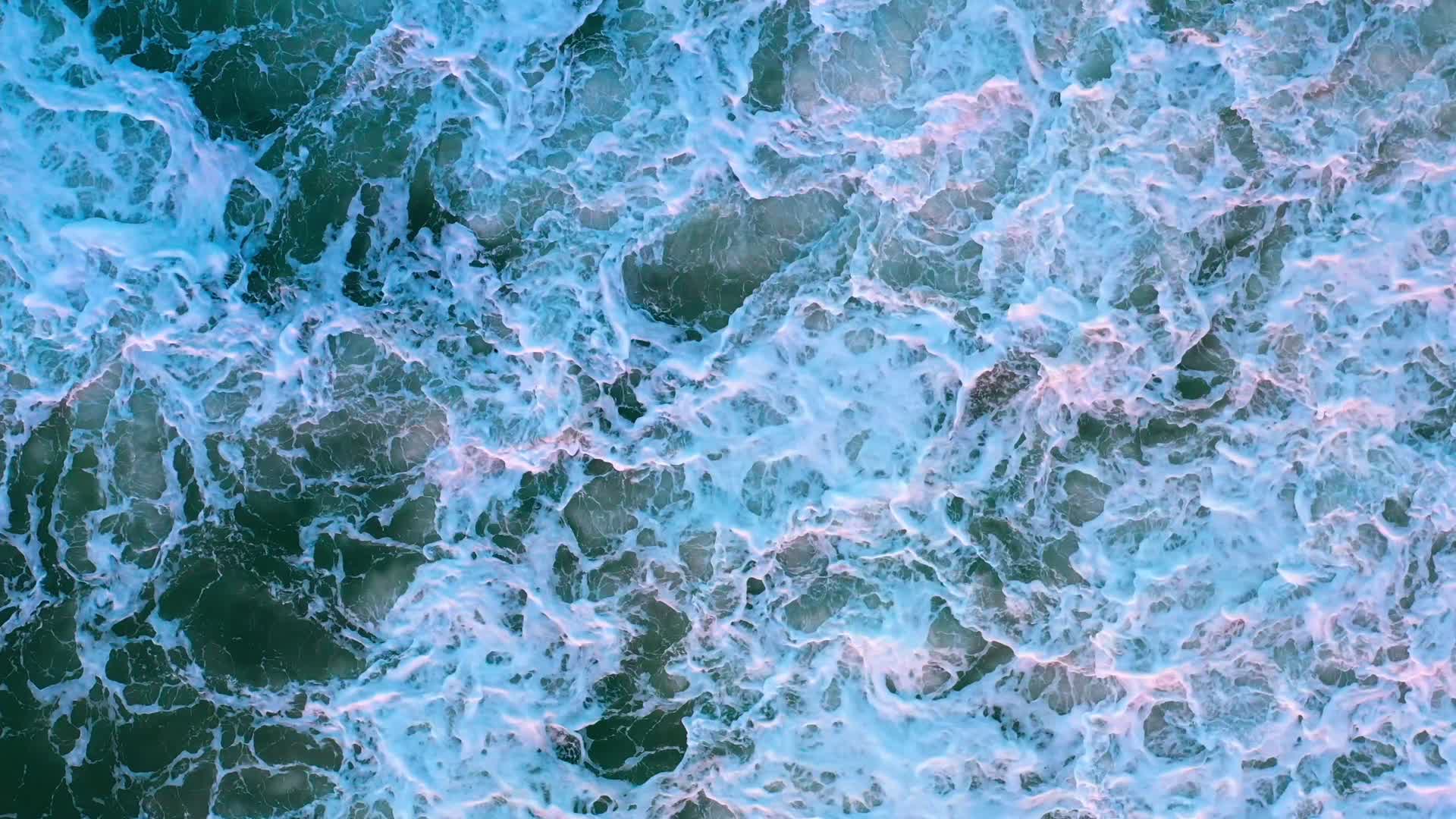 大海海浪波浪海水浪花海面波浪滔天海浪慢镜头海波浪海洋大海冲浪航拍大海航拍惠州盐洲岛海滩黑排角4k视频的预览图
