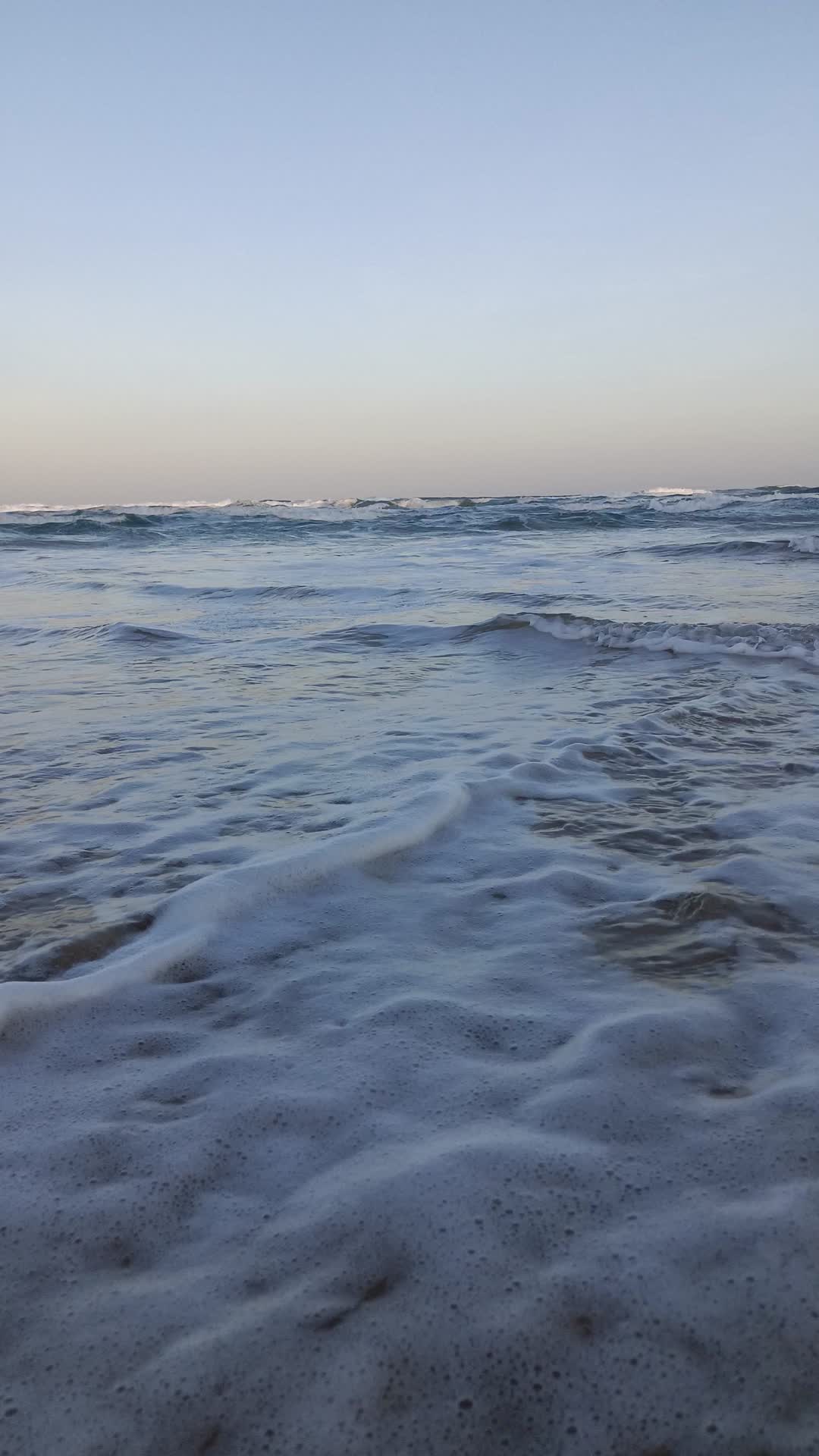 夕阳下的海浪q视频的预览图