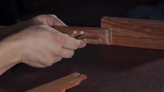 中国卯榫卯榫木工古建筑视频的预览图