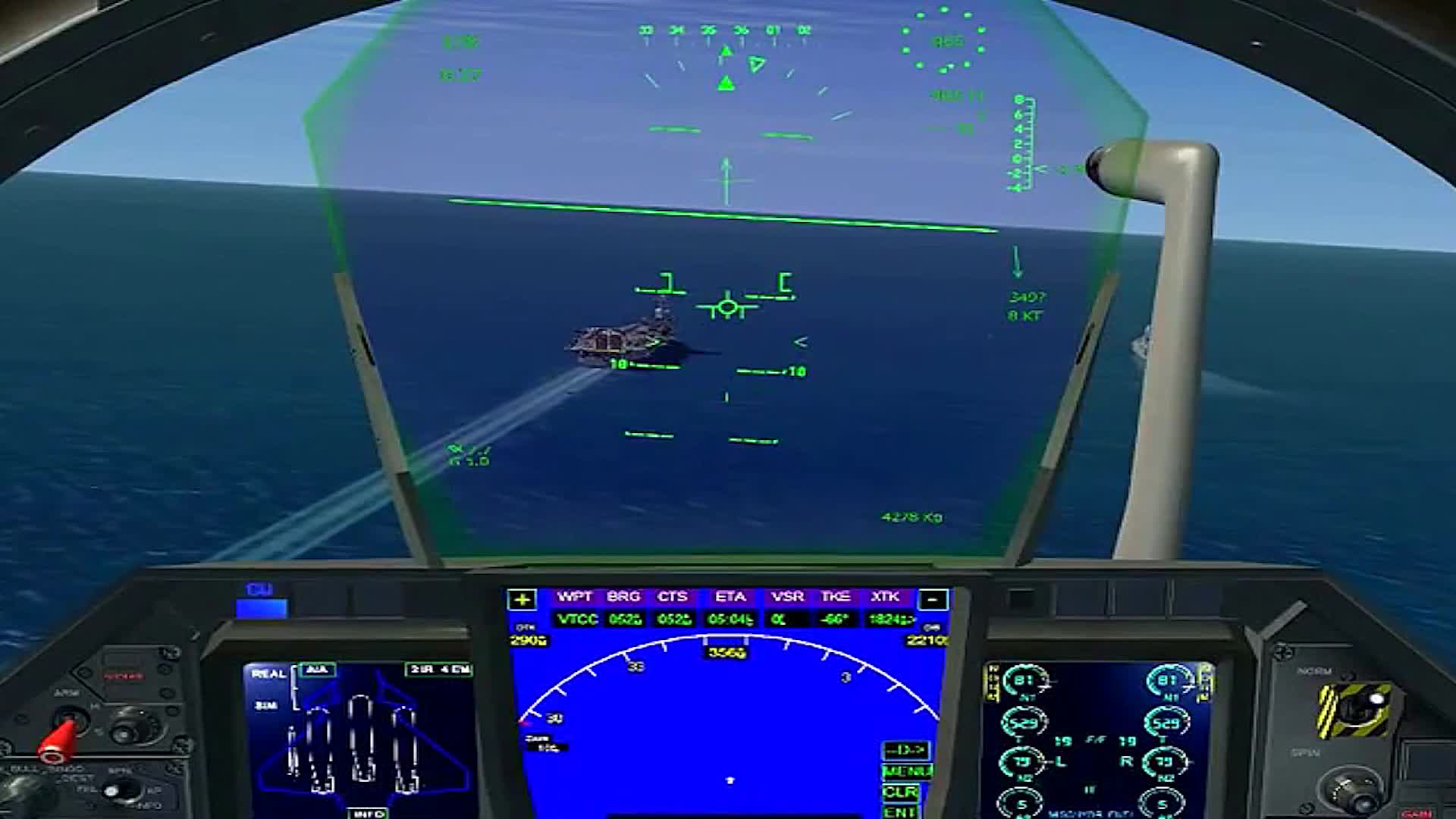 飞行员用飞行模拟器模拟训练战斗机降落航母视频的预览图
