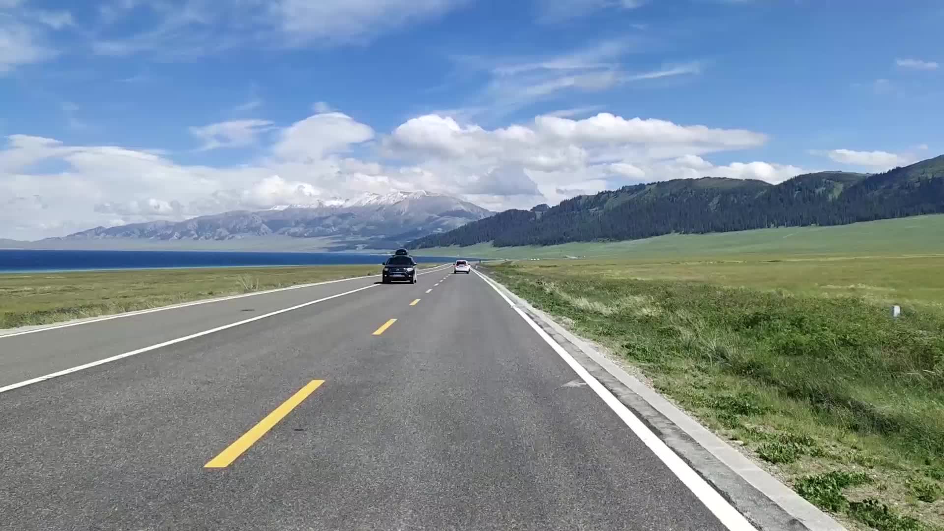 新疆赛里木湖公路视频的预览图