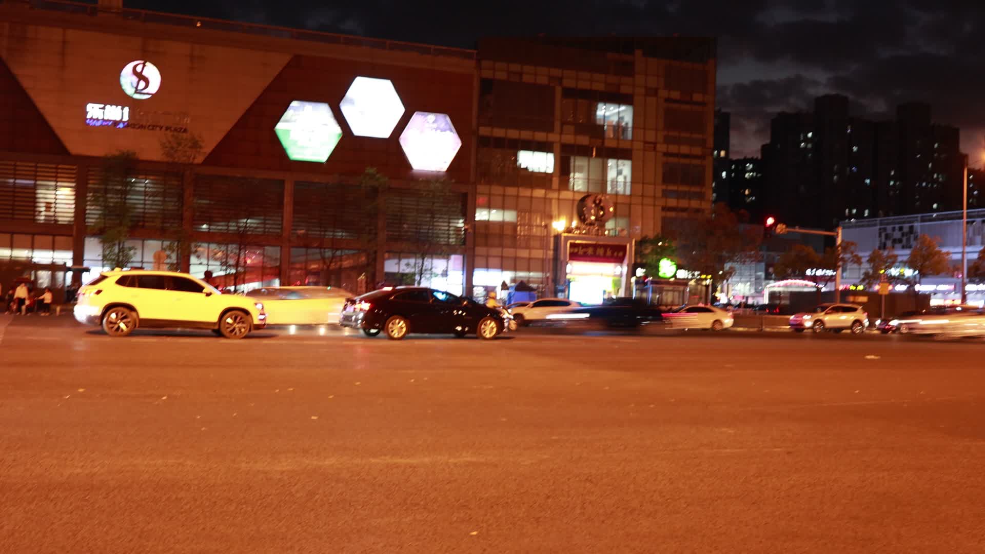 实拍夜晚街景视频的预览图