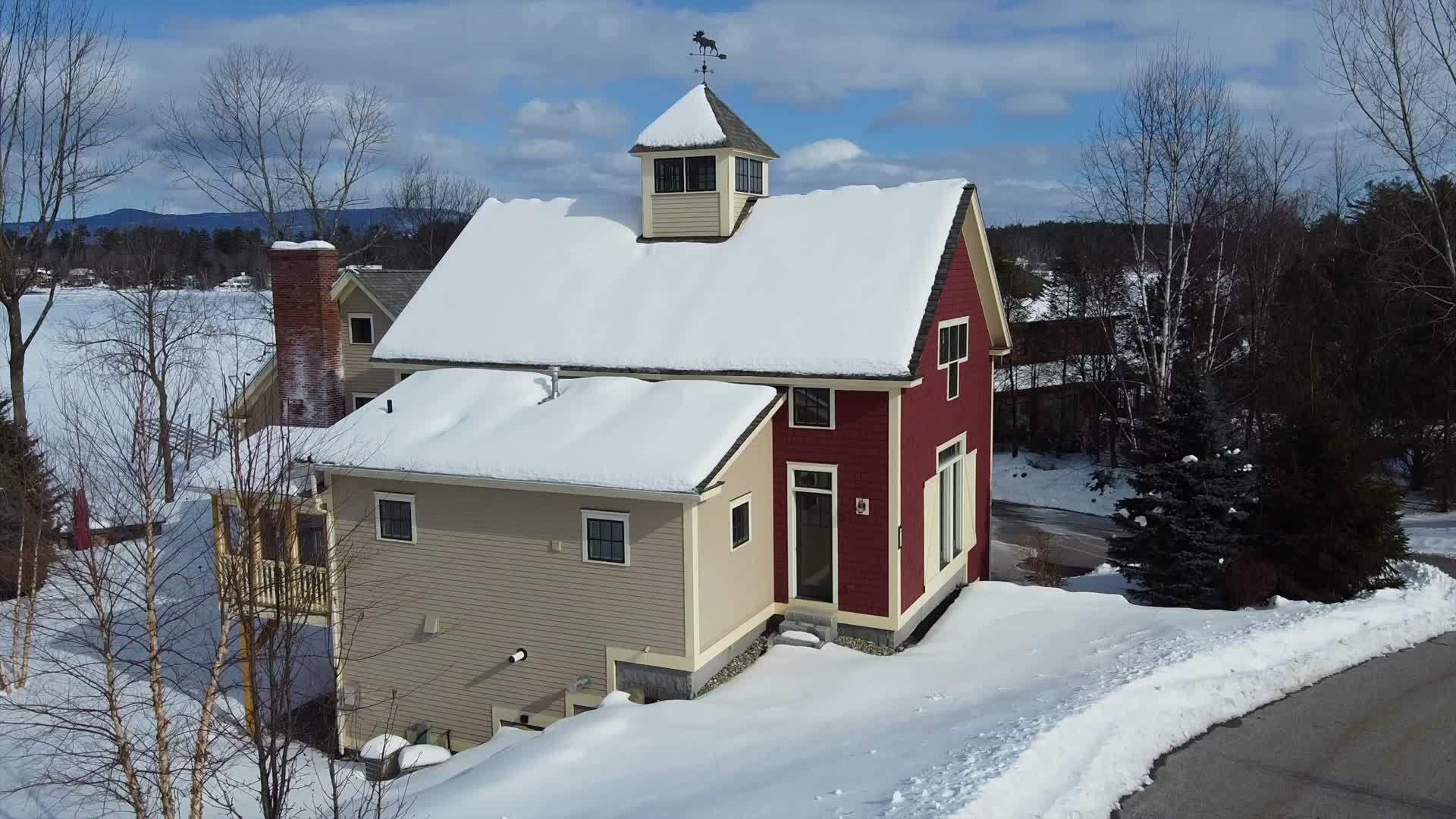 航拍美国新罕布什尔湖区雪景视频的预览图
