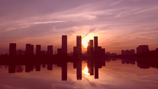 城市日出北京通州大运河清晨早晨太阳升起视频的预览图