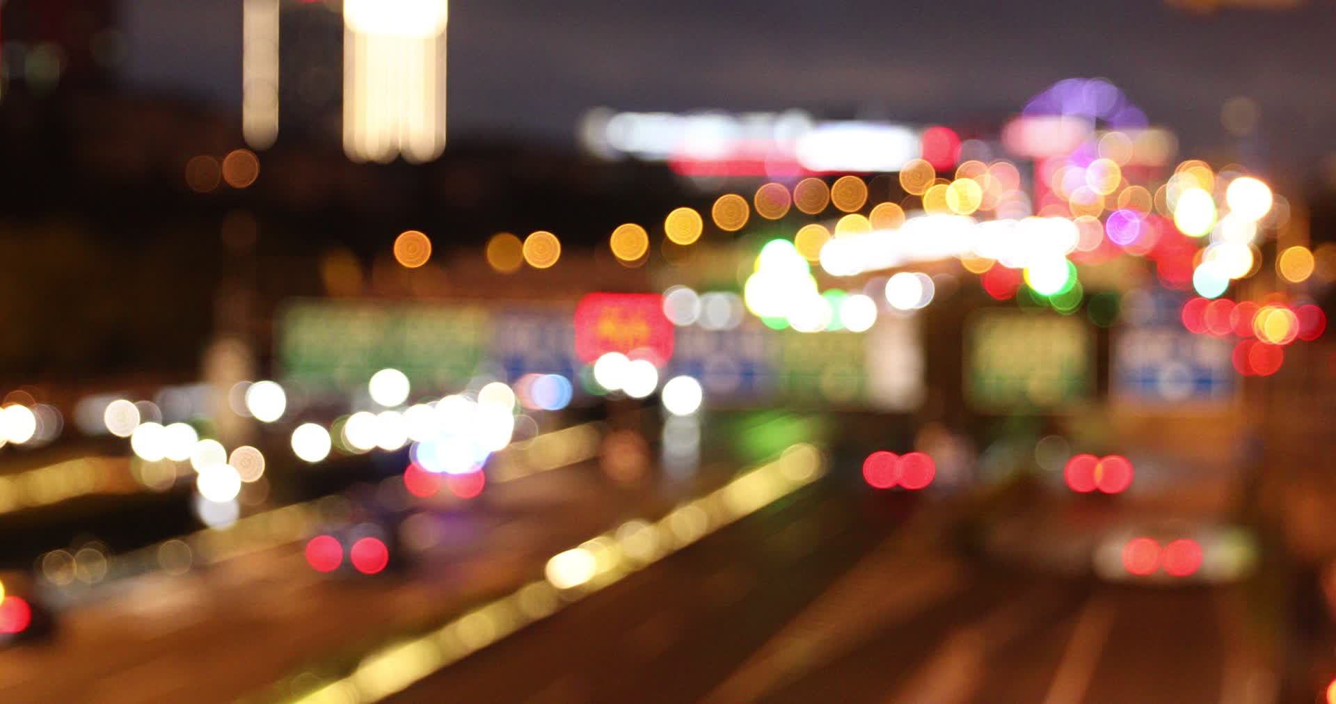 城市夜晚道路车流虚化模糊背景视频的预览图