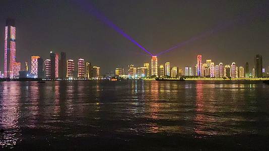 4K武汉江滩城市灯光秀夜景视频的预览图
