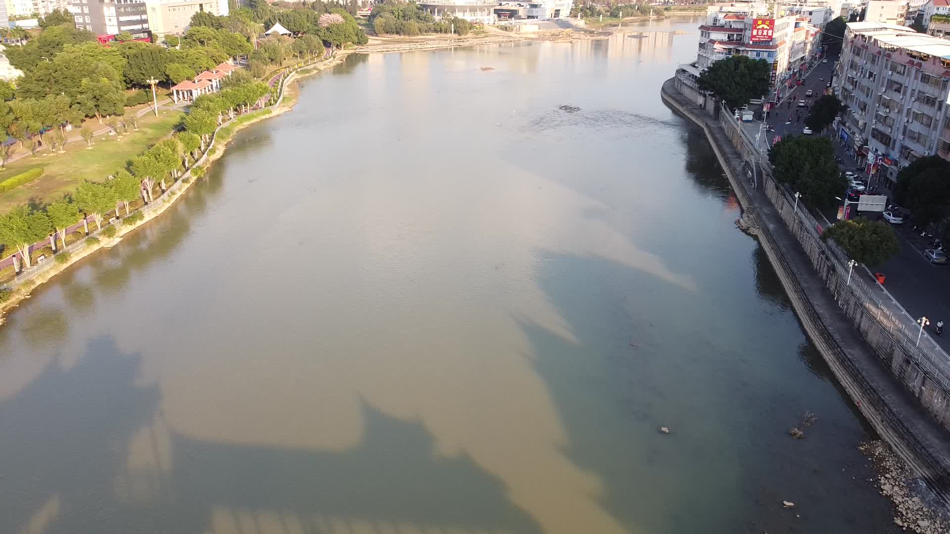 漳州市南靖县中山桥黄昏航拍视频的预览图