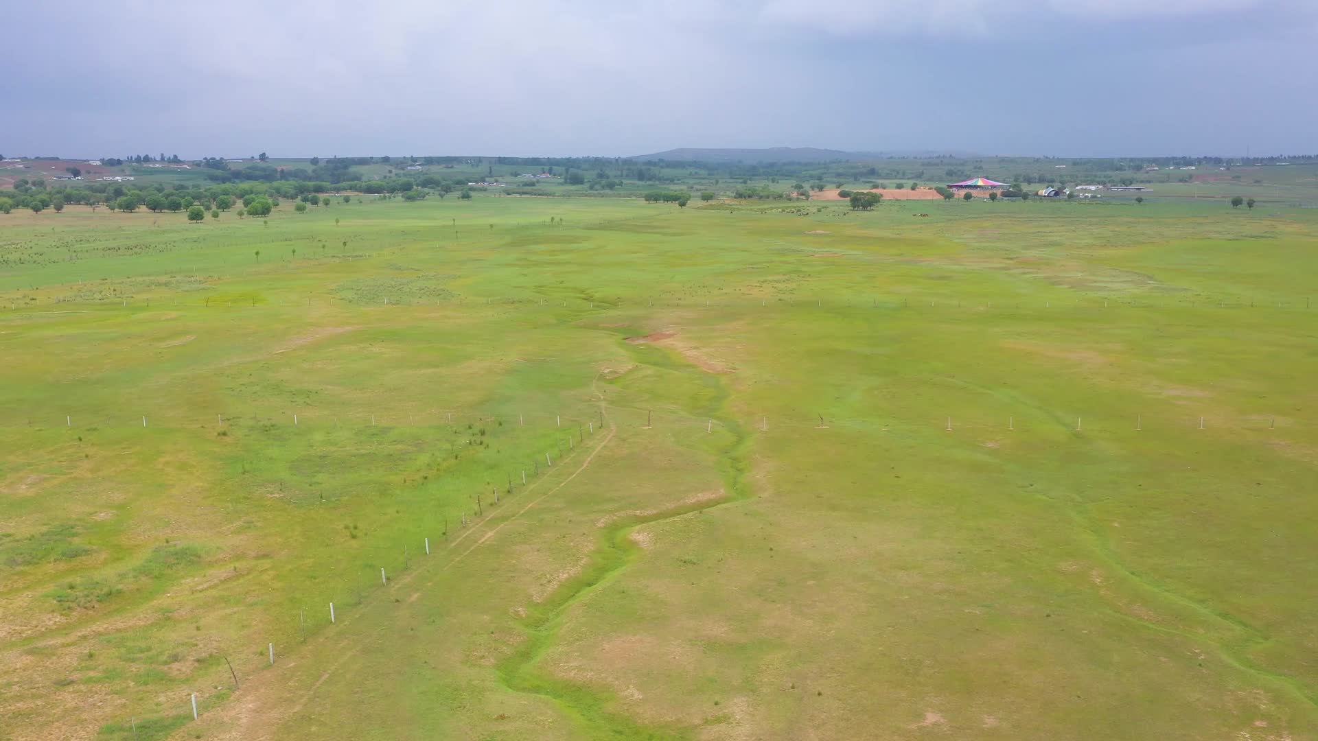 内蒙古草原航拍4K视频的预览图