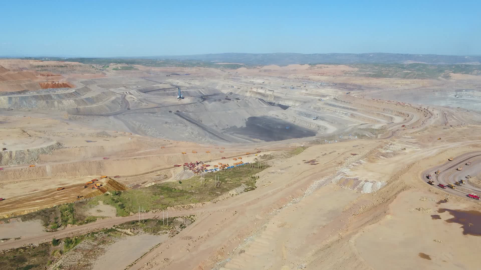 大型露天煤矿4K超清视频的预览图