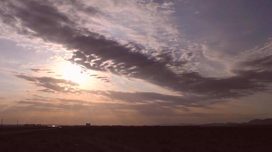 戈壁日出沙漠戈壁上的日出延时视频的预览图