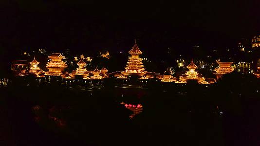 4k航拍黔东南肇兴侗寨夜景视频的预览图