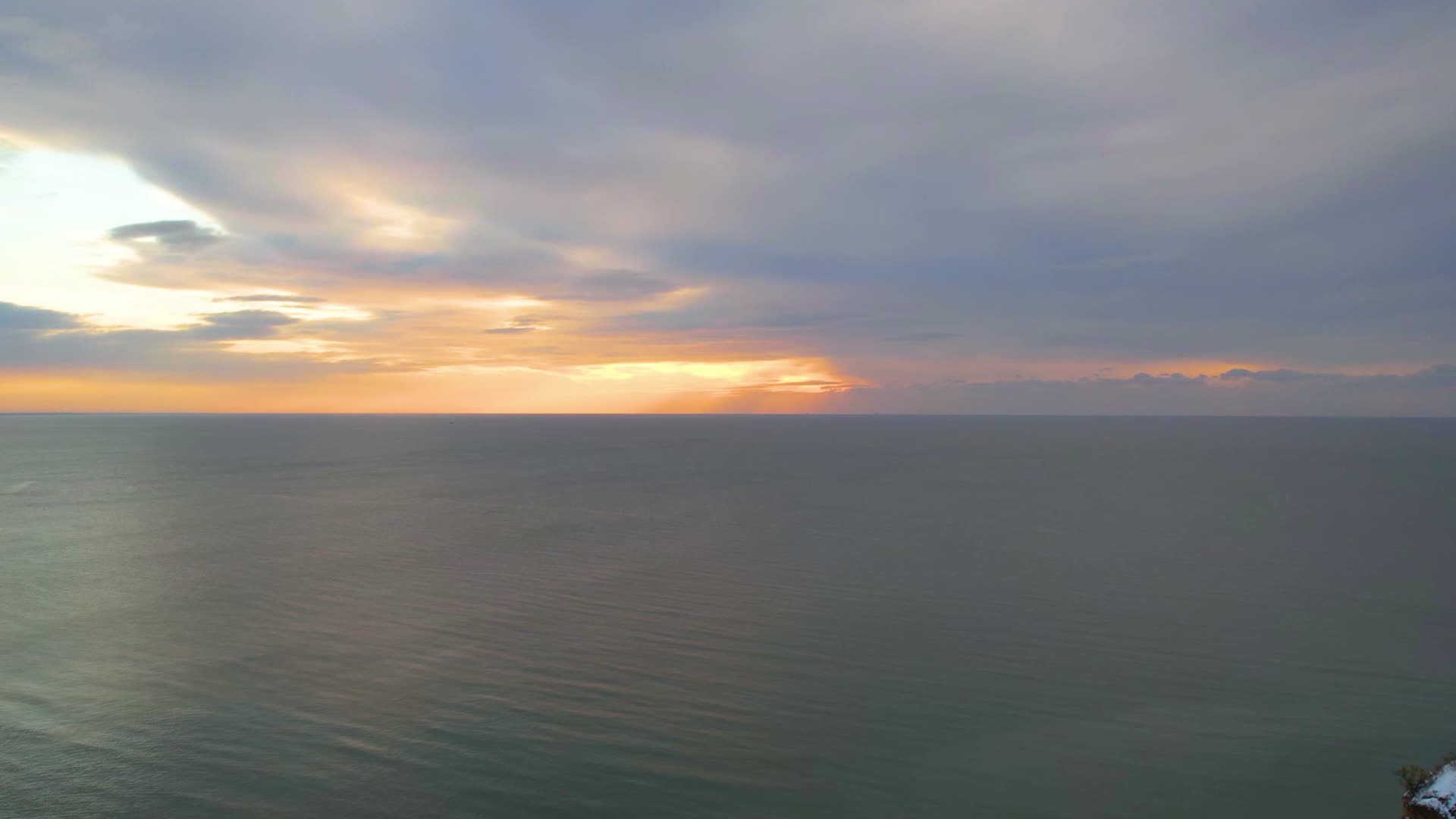 海面日出延时航拍视频的预览图