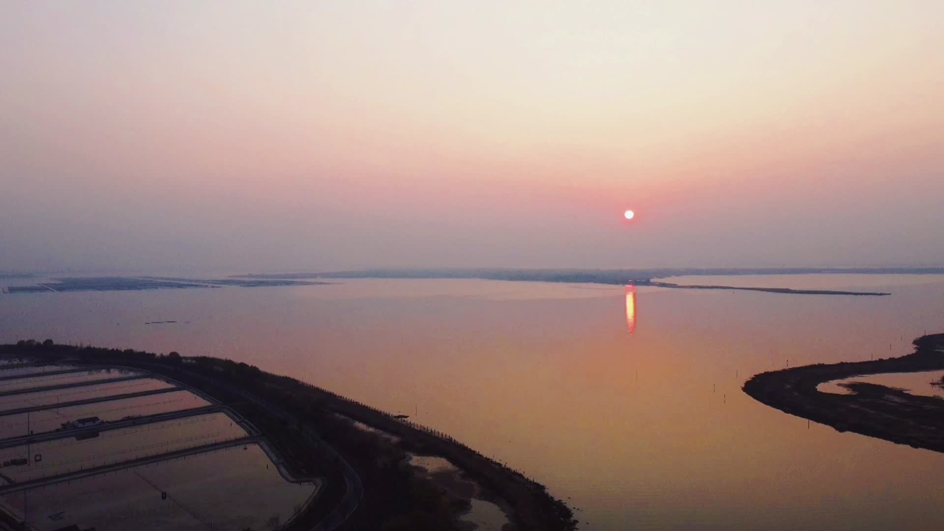 苏州阳澄湖夕阳4K实拍视频视频的预览图