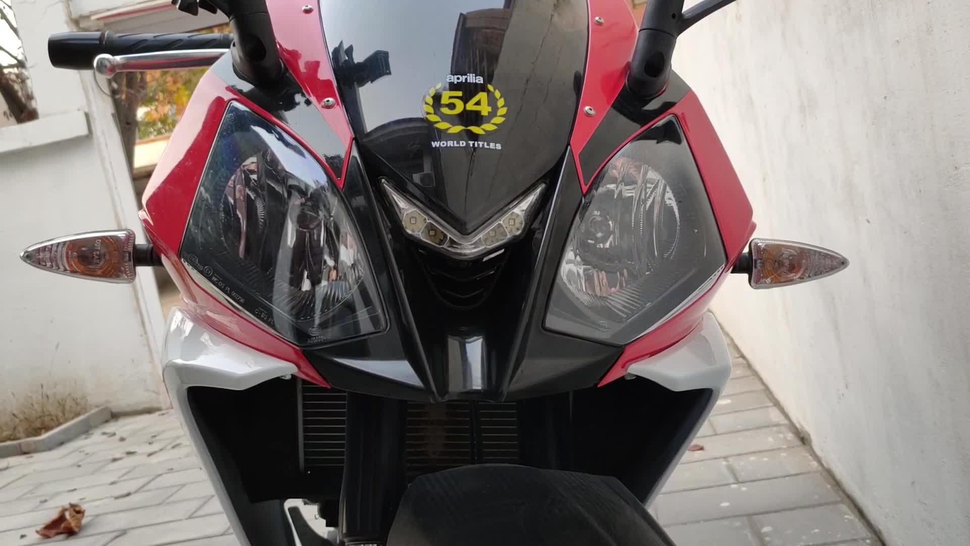 摩托车机车阿普利亚GPR150排气仪表视频的预览图