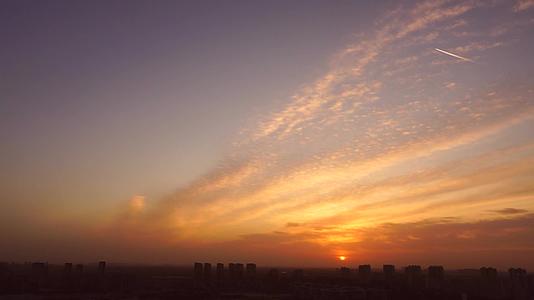 城市日出清晨早晨太阳升起来东方红太阳升视频的预览图