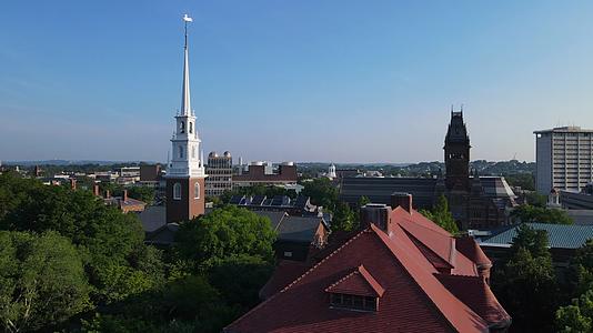 航拍夏天的世界名校哈佛大学校园及历史建筑视频的预览图