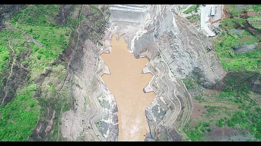 白鹤滩水电站上游高清航拍视频的预览图