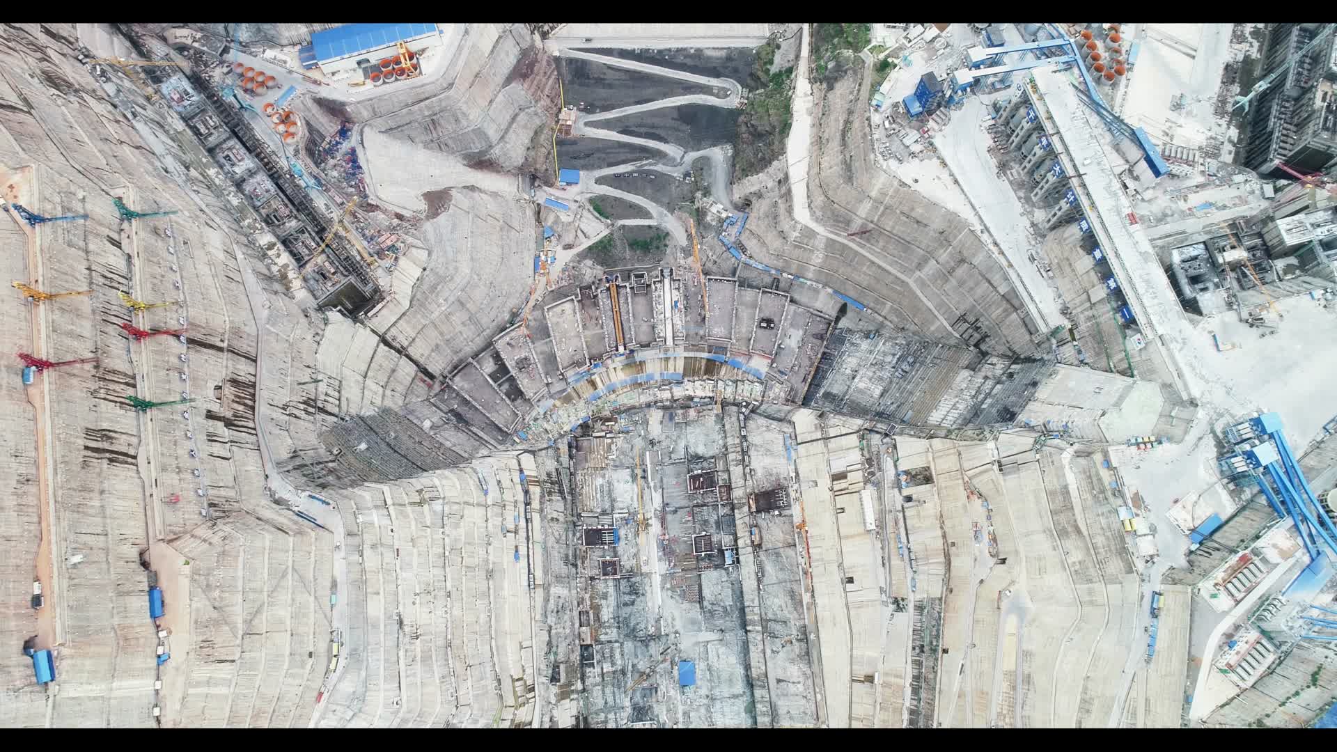 白鹤滩水电站俯拍视频的预览图