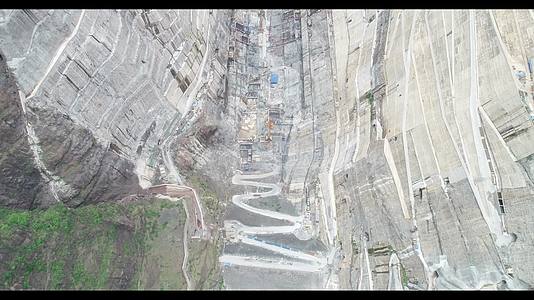白鹤滩水电站大坝修建中视频的预览图