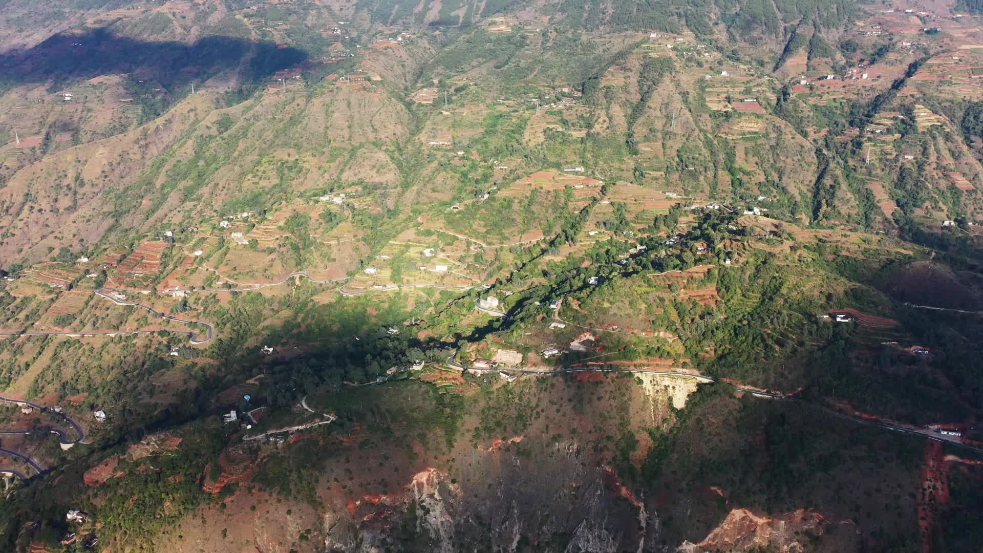 山区村落航拍视频的预览图