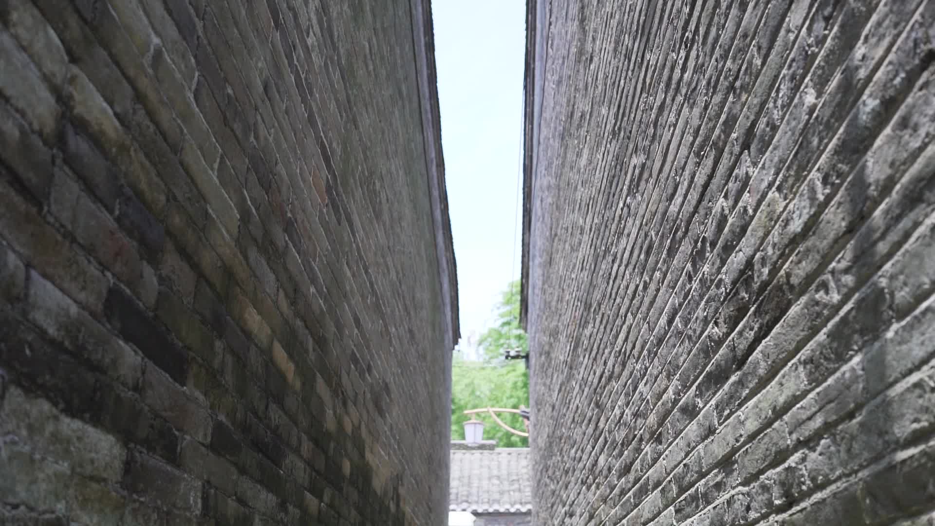 古镇文化砖瓦青石板青砖青瓦视频的预览图