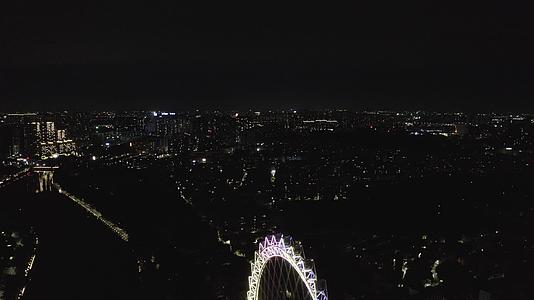 4K中山石歧夜景的摩天轮地标建筑视频的预览图