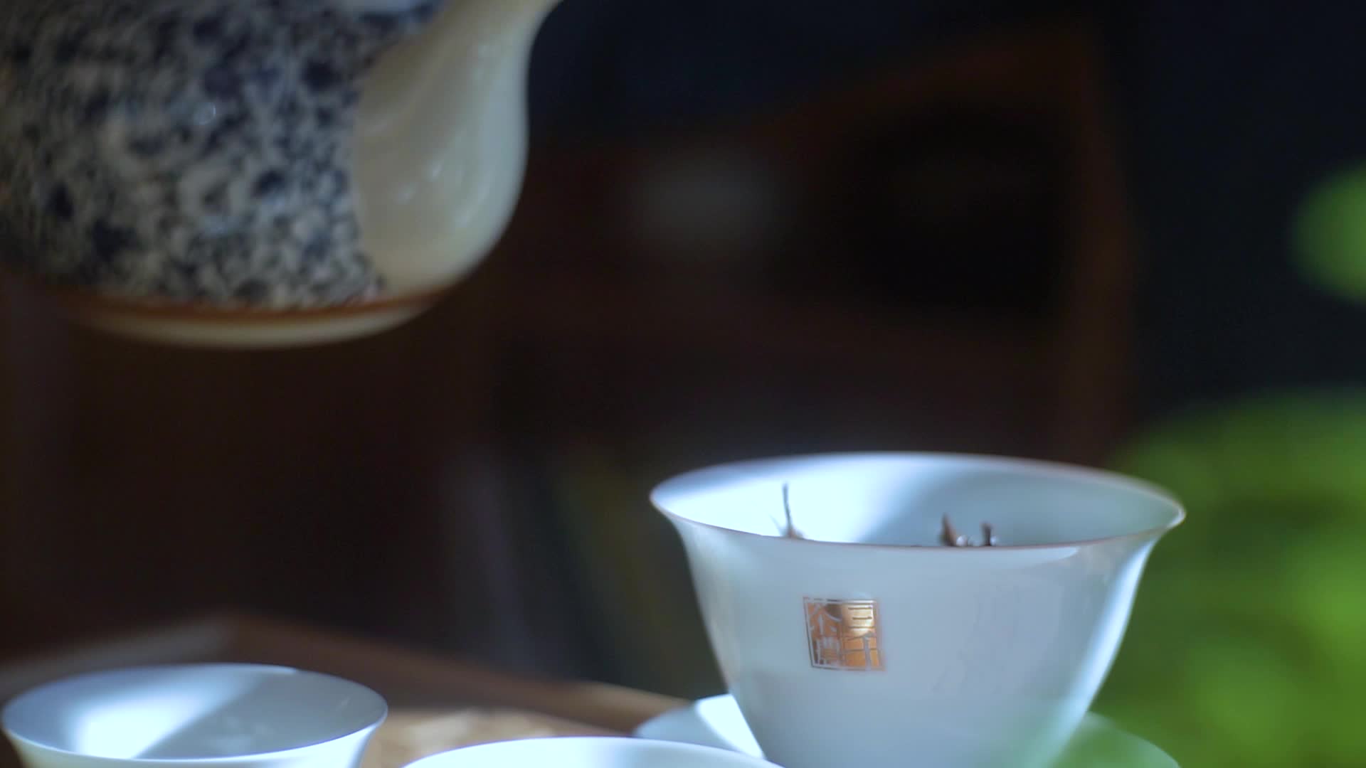 升格倒茶水视频的预览图