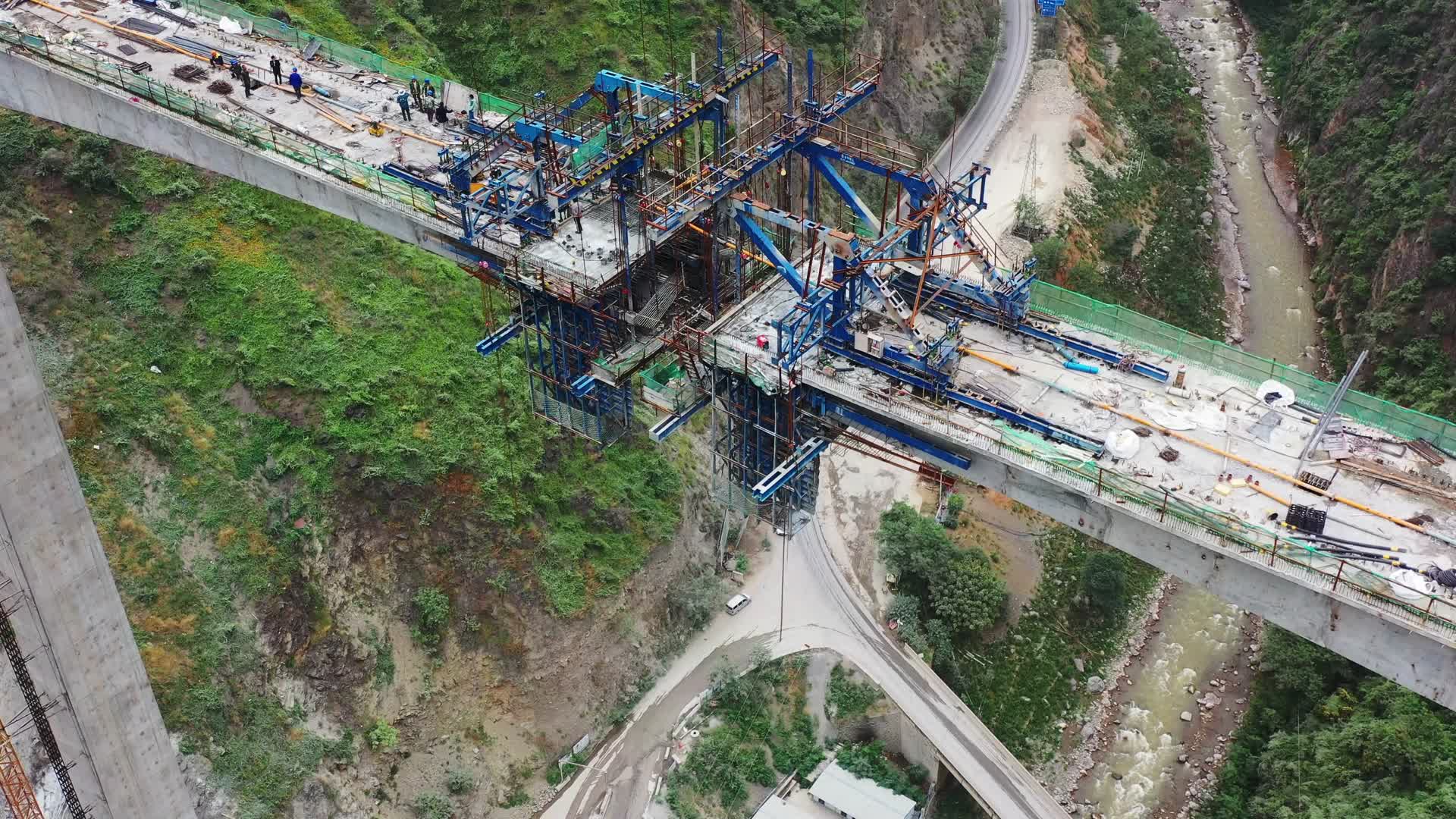 桥架桥梁建设现场航拍视频的预览图
